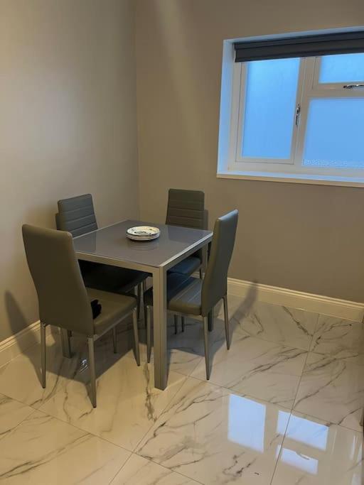 Potters Hideout- 2 Bedroom 2 Bathroom Apartment Watford  Eksteriør billede