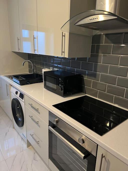 Potters Hideout- 2 Bedroom 2 Bathroom Apartment Watford  Eksteriør billede