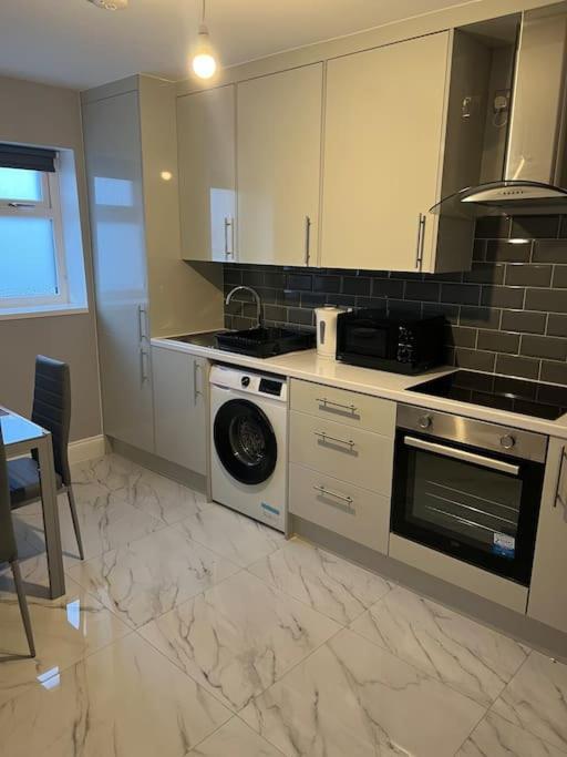 Potters Hideout- 2 Bedroom 2 Bathroom Apartment Watford  Eksteriør billede
